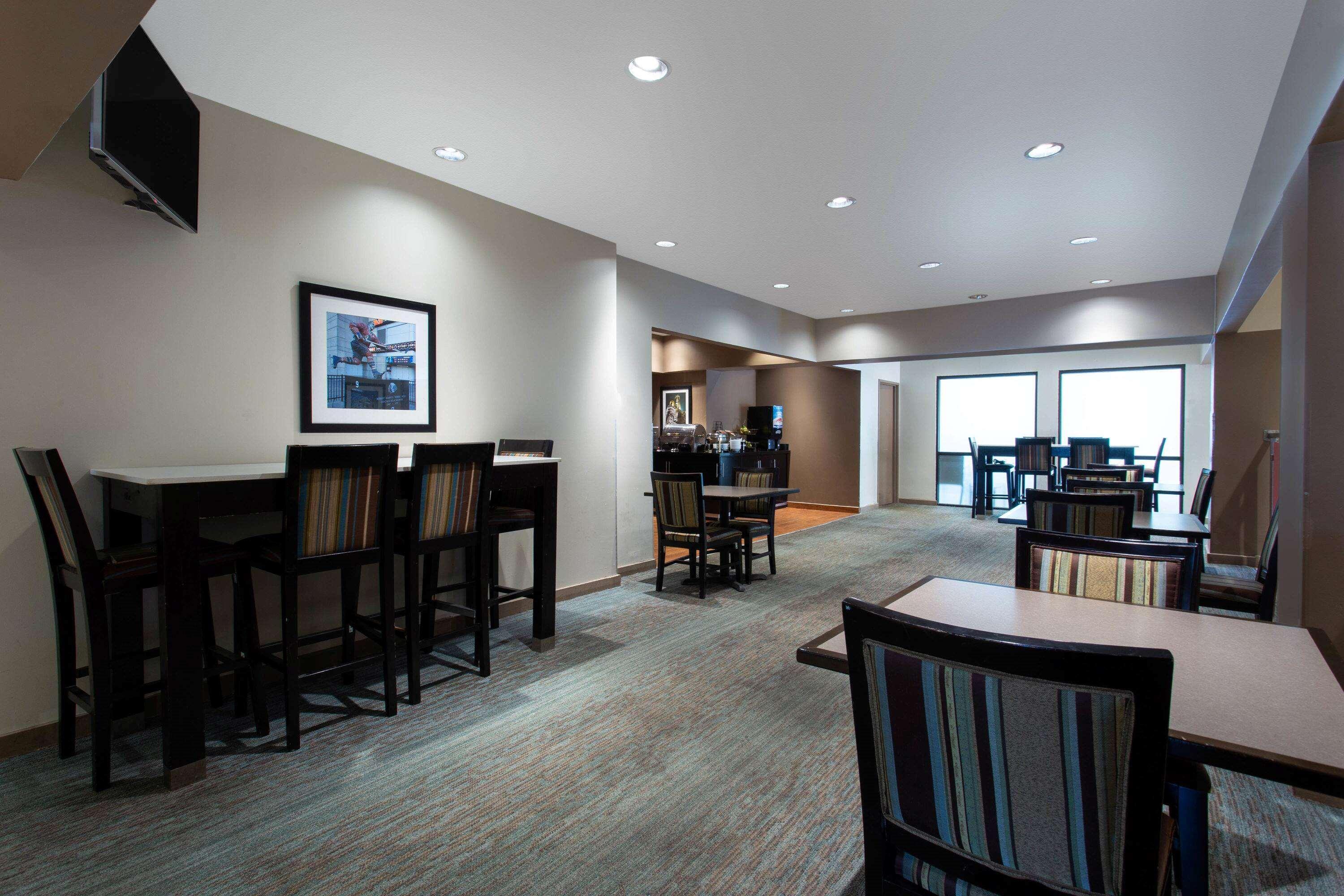 Hotel Ramada by Wyndham Glendale Heights/Lombard Exterior foto