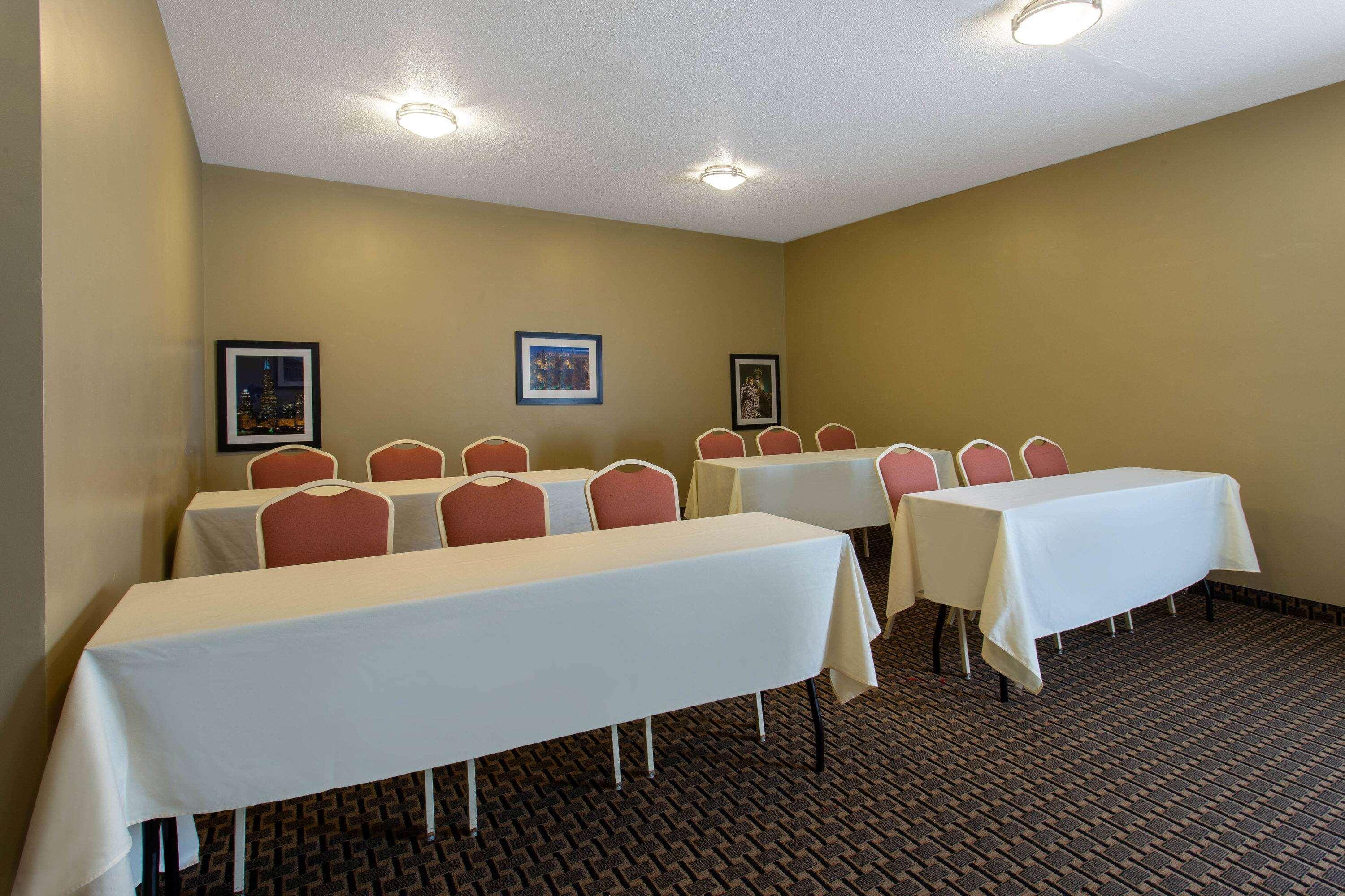 Hotel Ramada by Wyndham Glendale Heights/Lombard Exterior foto