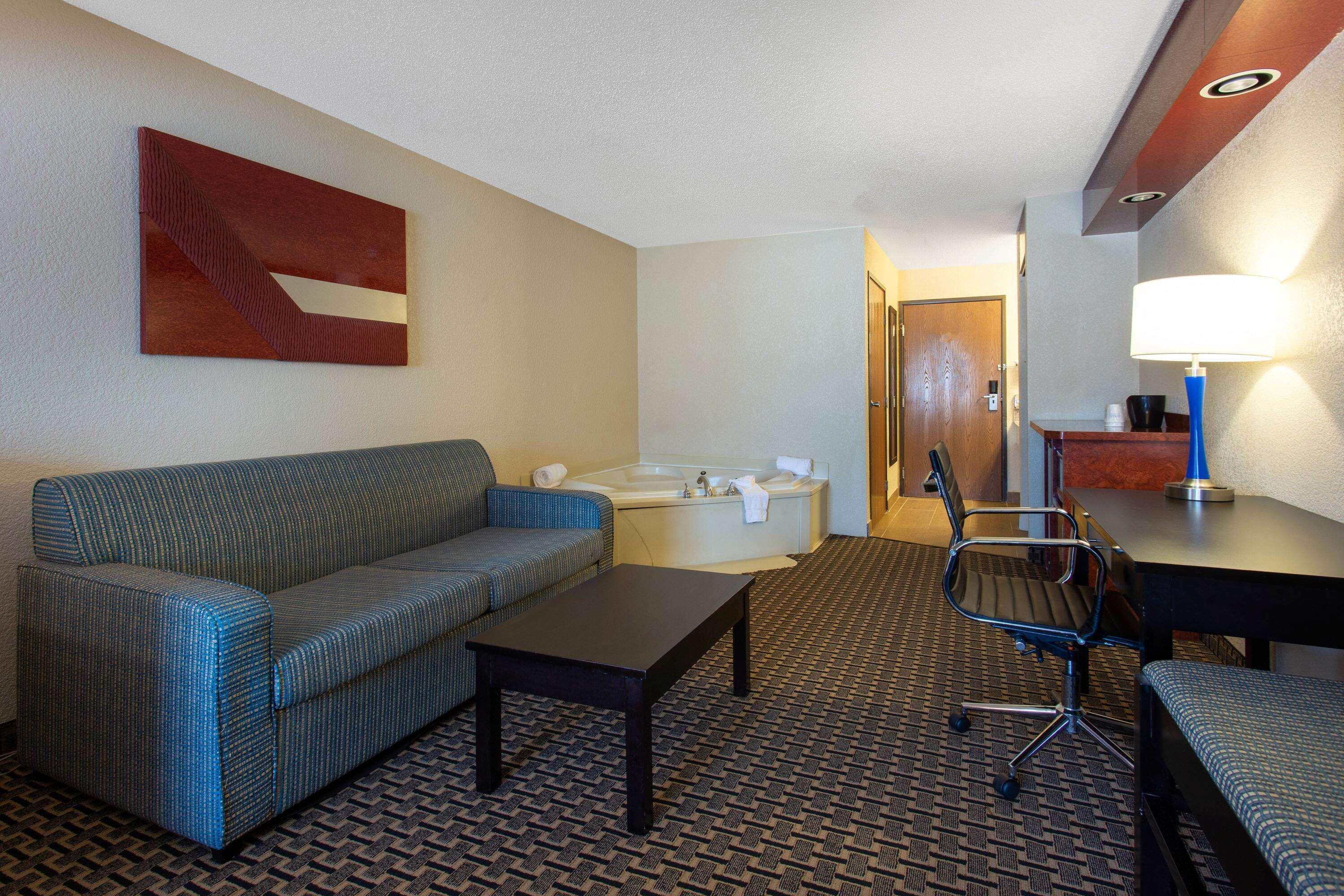 Hotel Ramada by Wyndham Glendale Heights/Lombard Exterior foto