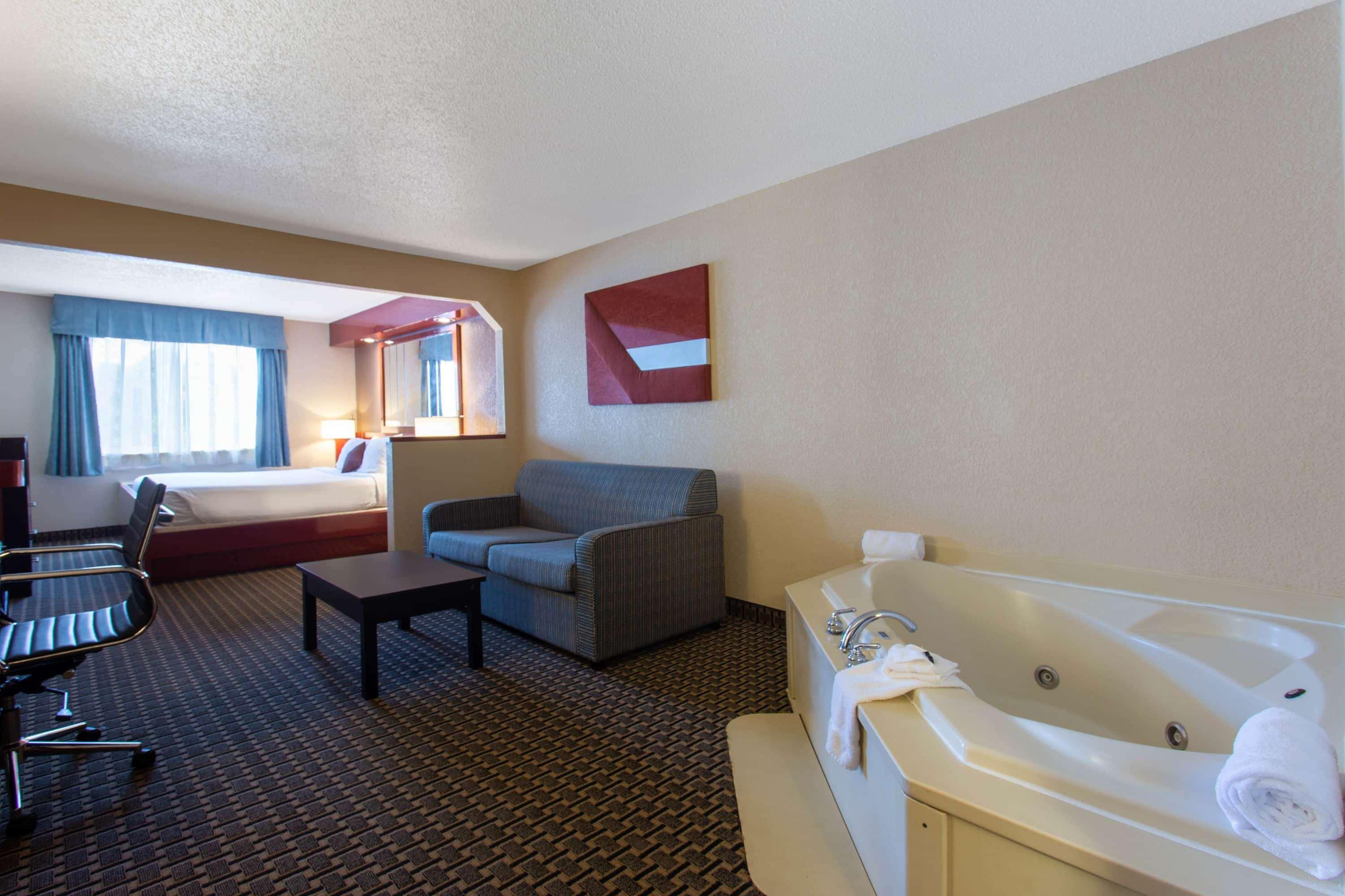 Hotel Ramada by Wyndham Glendale Heights/Lombard Exterior foto
