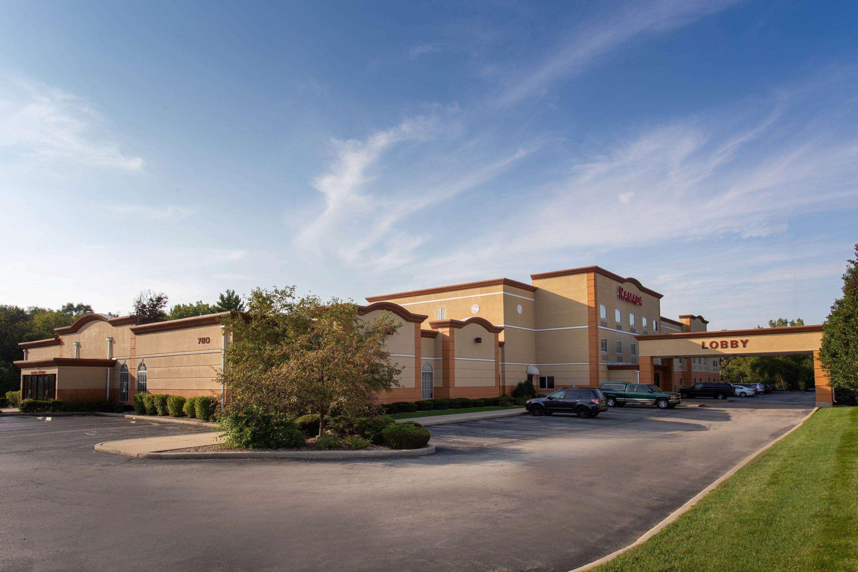 Hotel Ramada by Wyndham Glendale Heights/Lombard Exterior foto