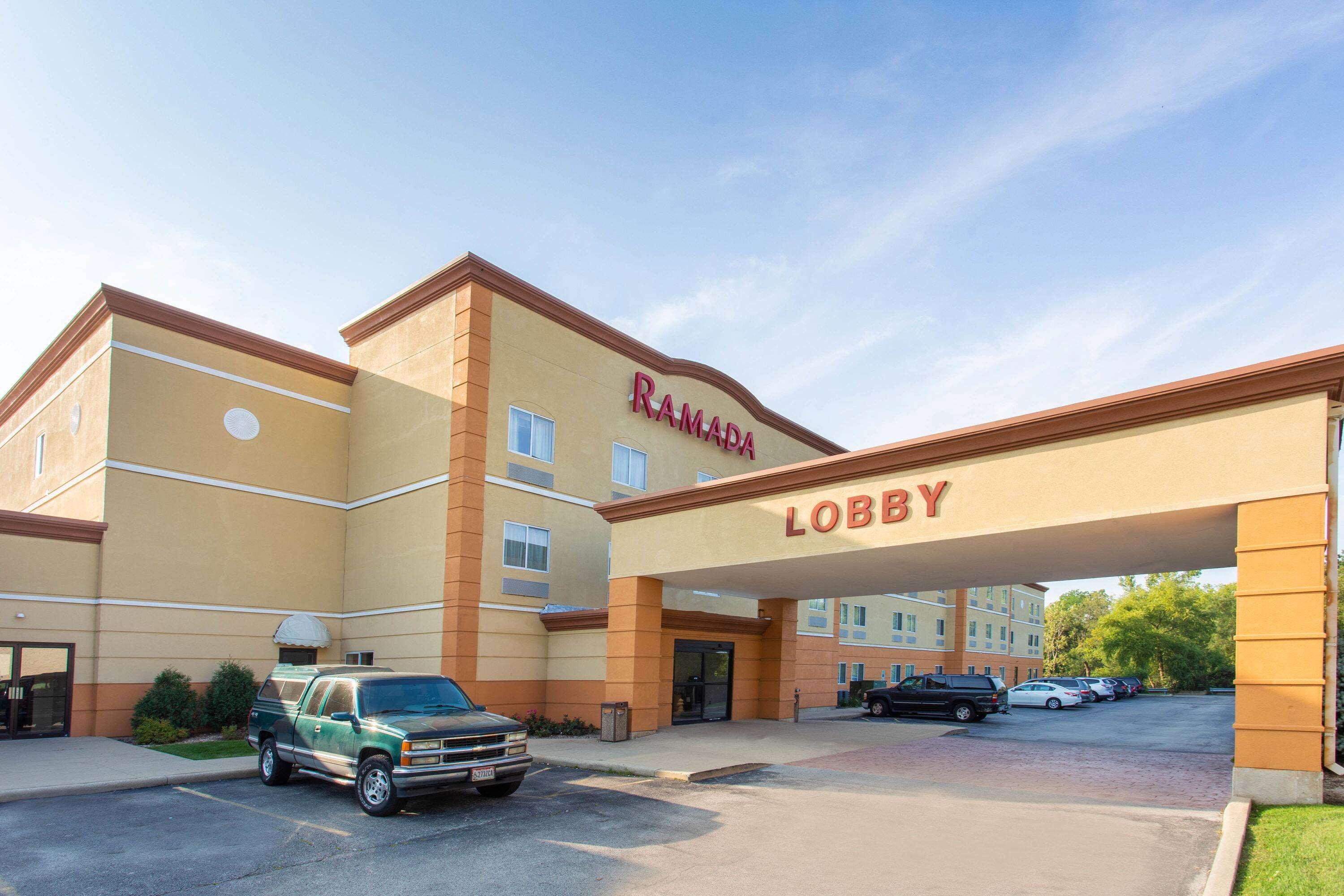 Hotel Ramada by Wyndham Glendale Heights/Lombard Exterior foto