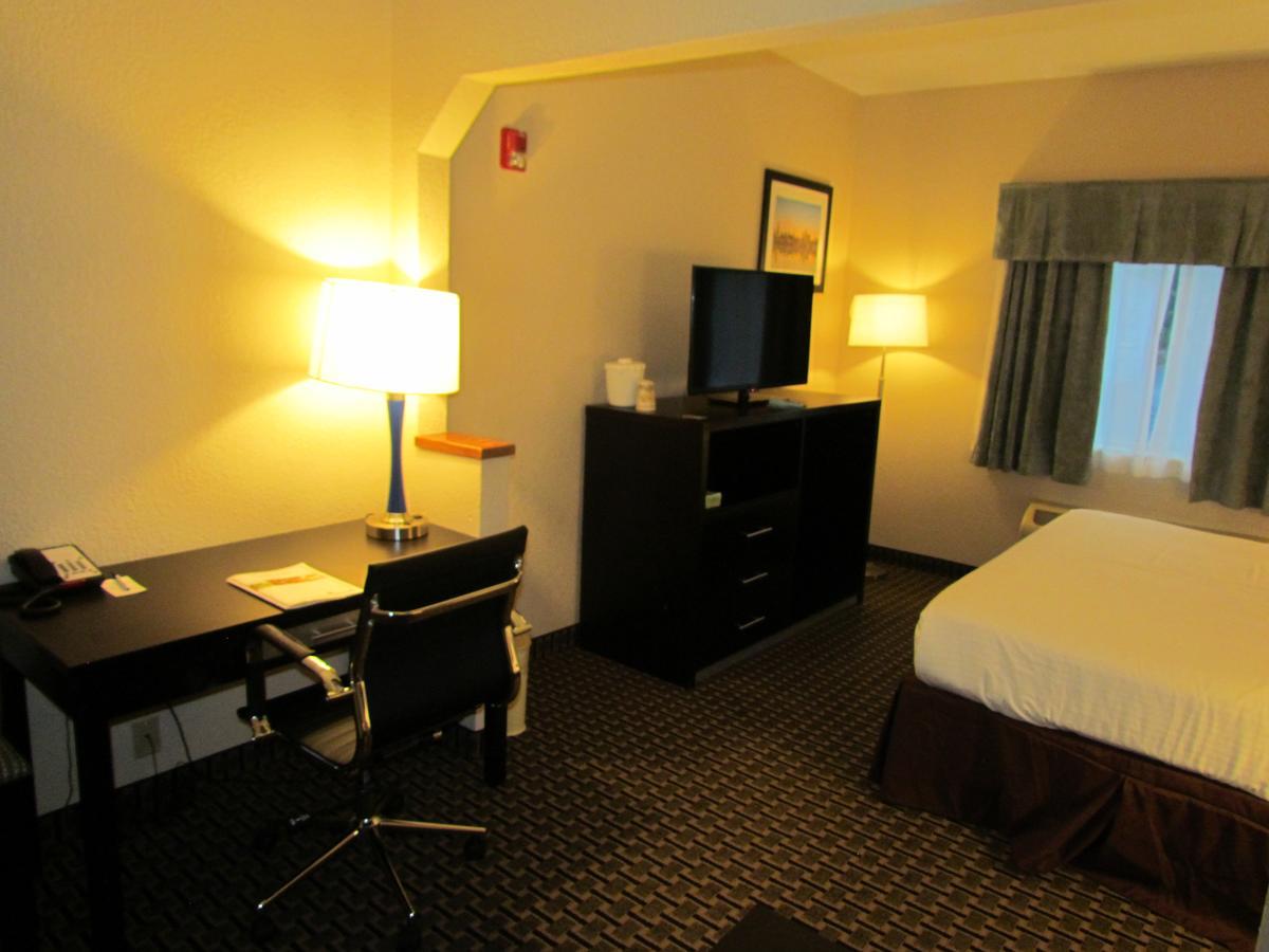 Hotel Ramada by Wyndham Glendale Heights/Lombard Exterior foto
